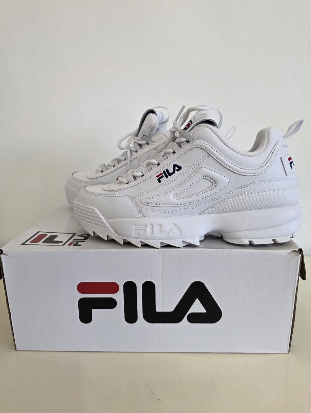 FILA Disruptor II White Sneakers Sz 8.5